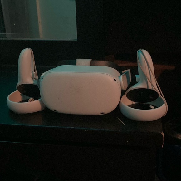 Oculus Quest 2 for sale (used) don’t play it anymore looking for money for it. - Picture 2 of 7